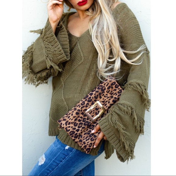 CAUGHT IN A DAYDREAM SWEATER-OLIVE - Picture 2 of 3